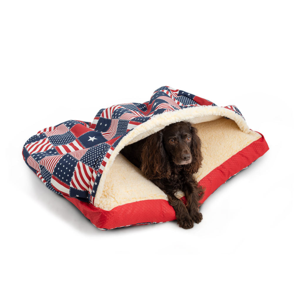 Wag Cozy Rectangle Cave - Sm - Starpatch/Red Diamond